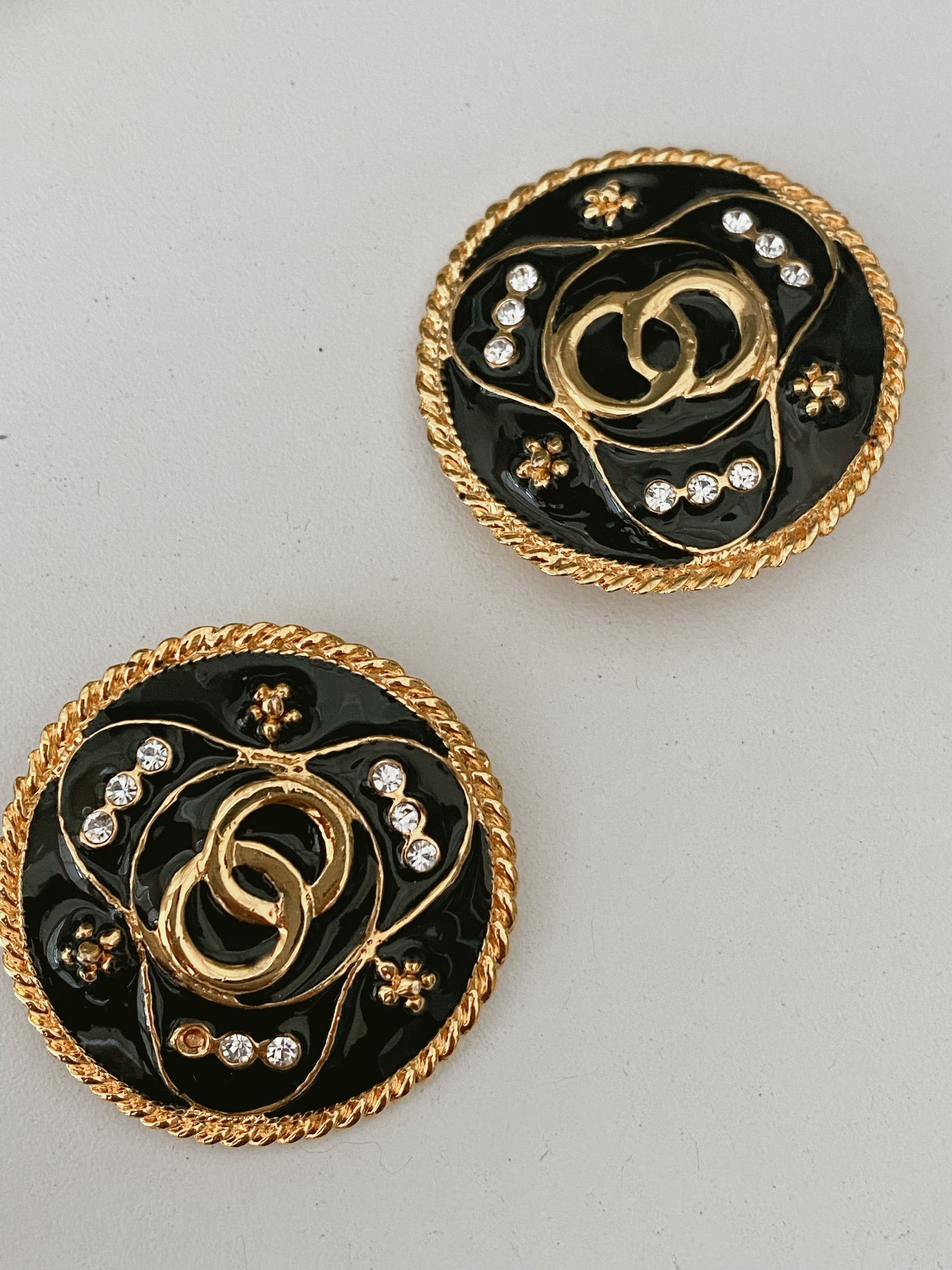 Black Circle 'Chanel' Pin